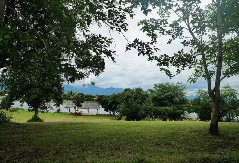 Hotelli Doi Inthanon Riverside Resort