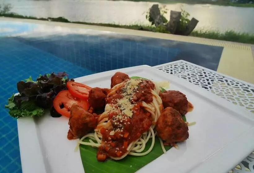 Hotelli Doi Inthanon Riverside Resort