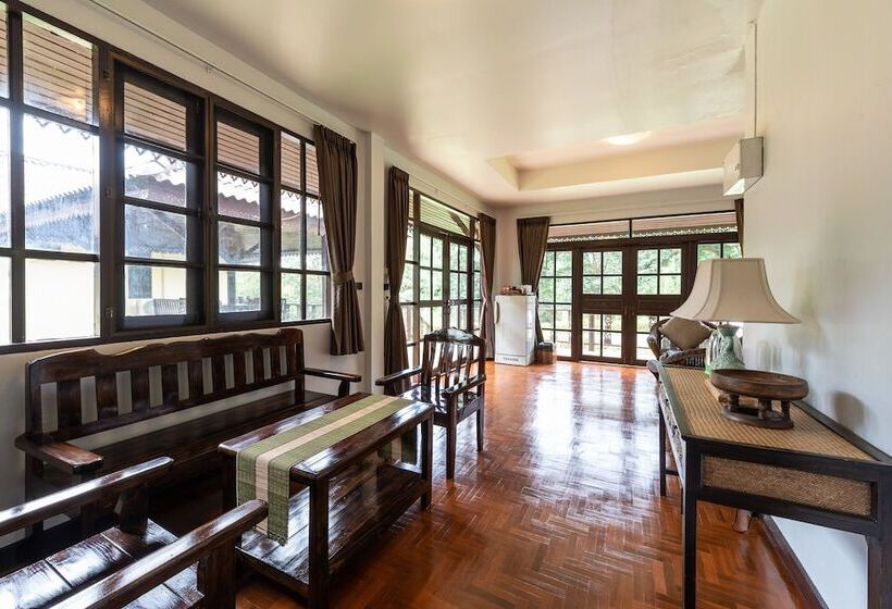 בית מלון כפרי Doi Inthanon Riverside Resort