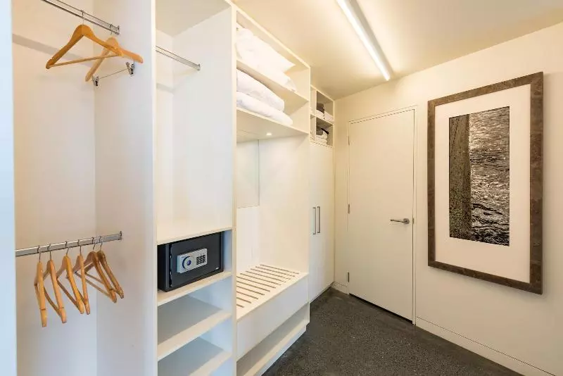 Hotelli Golden Sand Beachfront Accommodation