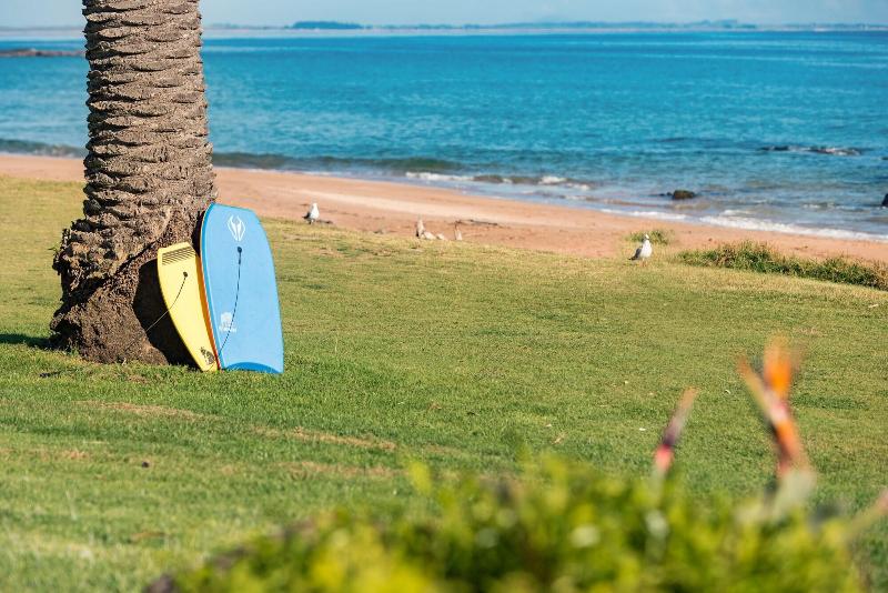 酒店 Golden Sand Beachfront Accommodation