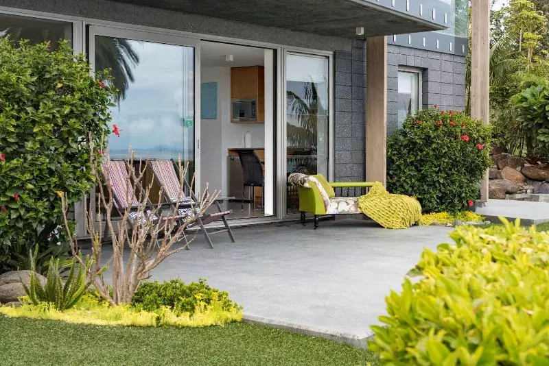 Hotelli Golden Sand Beachfront Accommodation