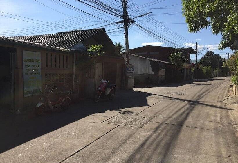 Отель Grandmom At Phayao House
