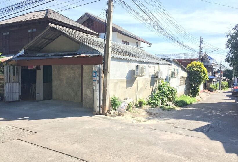 Отель Grandmom At Phayao House