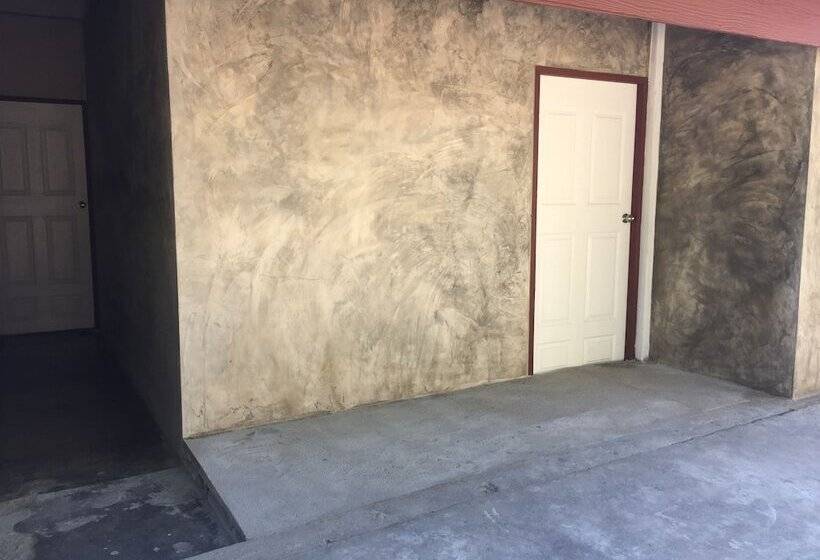 Отель Grandmom At Phayao House