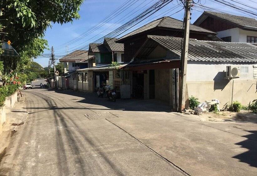 Отель Grandmom At Phayao House