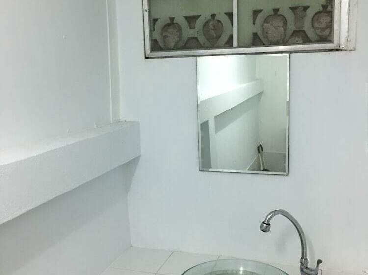 Отель Grandmom At Phayao House