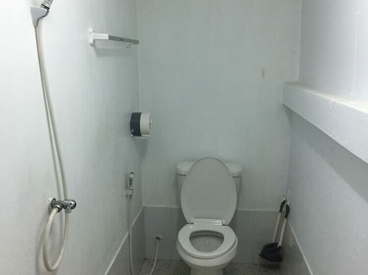 Отель Grandmom At Phayao House