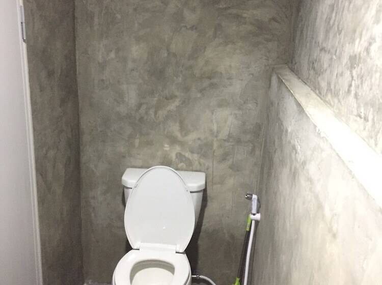 Отель Grandmom At Phayao House