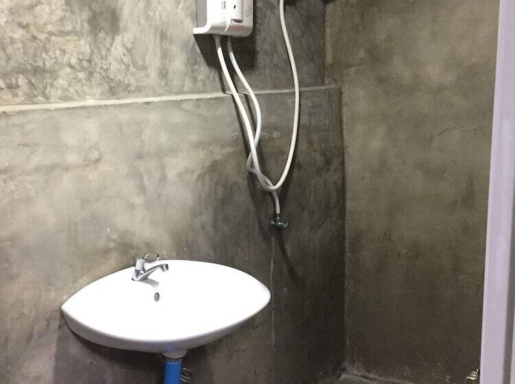 Отель Grandmom At Phayao House