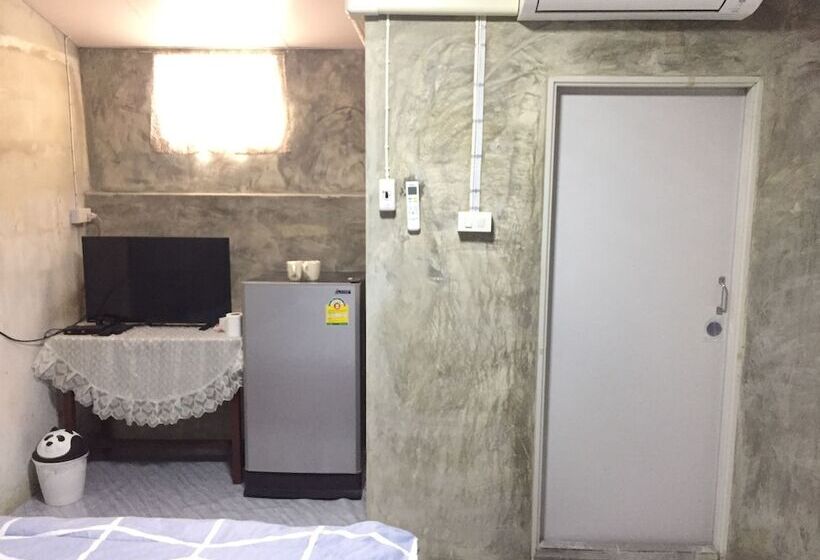 Отель Grandmom At Phayao House