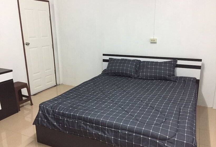 Отель Grandmom At Phayao House