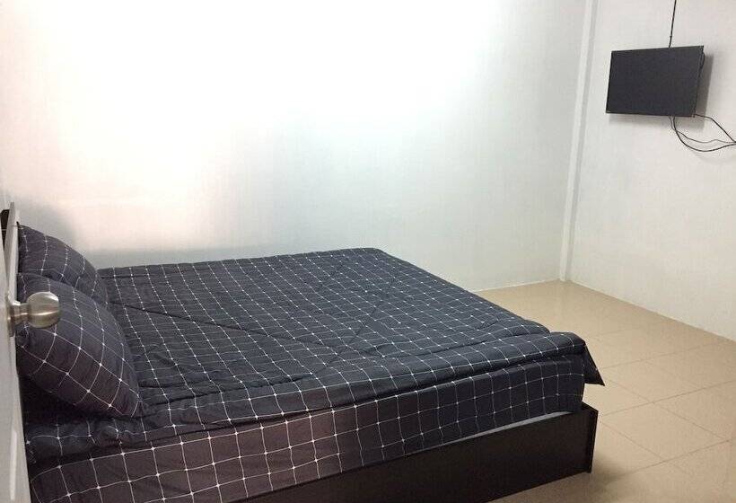 Отель Grandmom At Phayao House