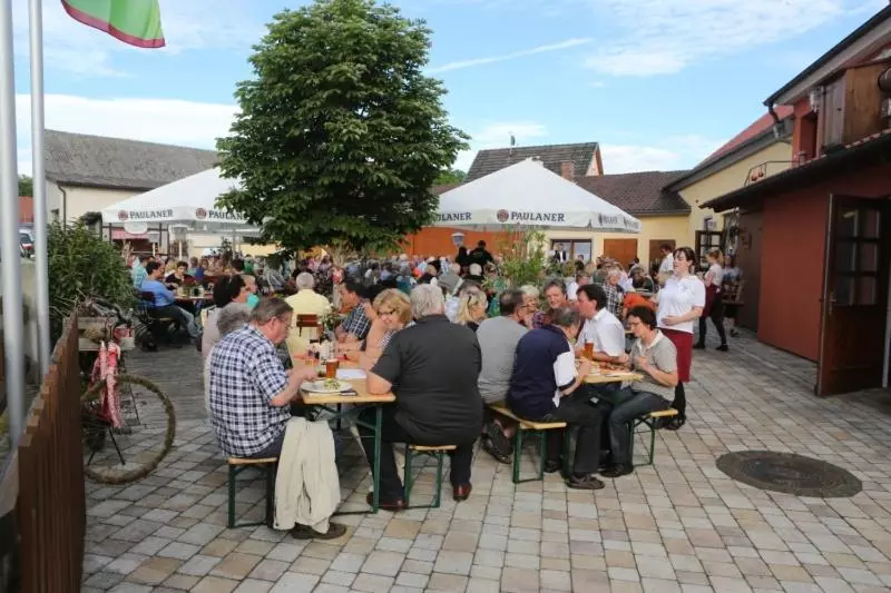 Hotelli Landgasthof Zum Hirschen