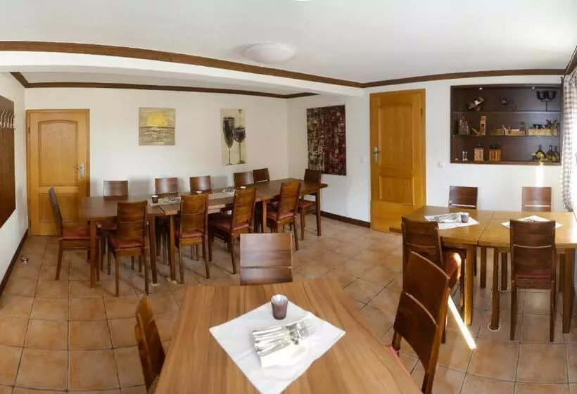 Hotelli Landgasthof Zum Hirschen