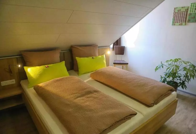 Hotelli Landgasthof Zum Hirschen