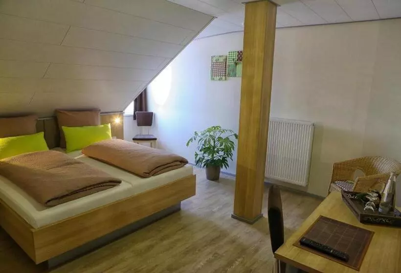 Hotelli Landgasthof Zum Hirschen