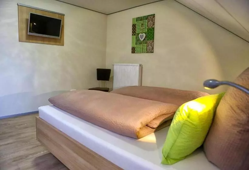 Hotelli Landgasthof Zum Hirschen