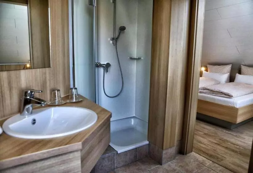 Hotelli Landgasthof Zum Hirschen