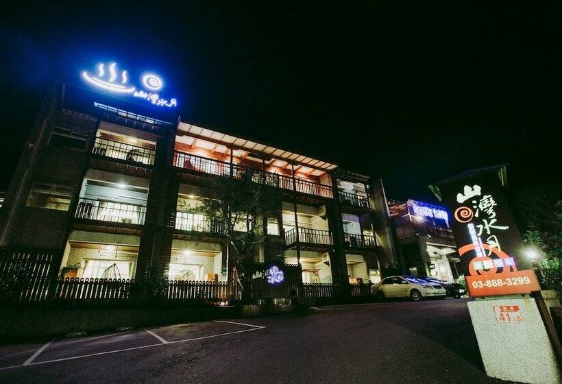 هتل Moon Water Resort