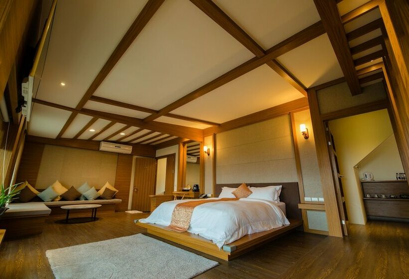 هتل Moon Water Resort