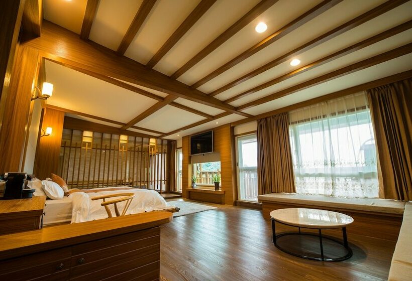 هتل Moon Water Resort