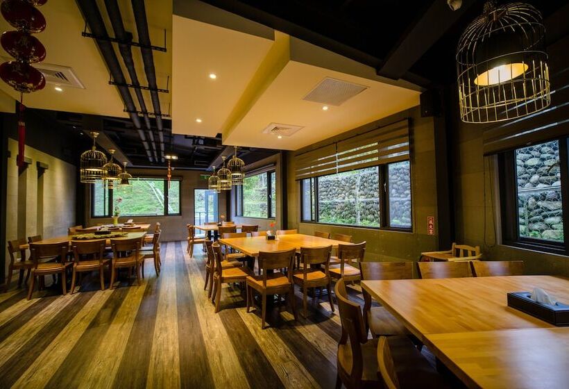 هتل Moon Water Resort