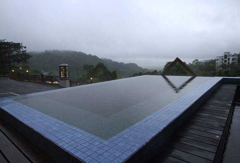 هتل Moon Water Resort