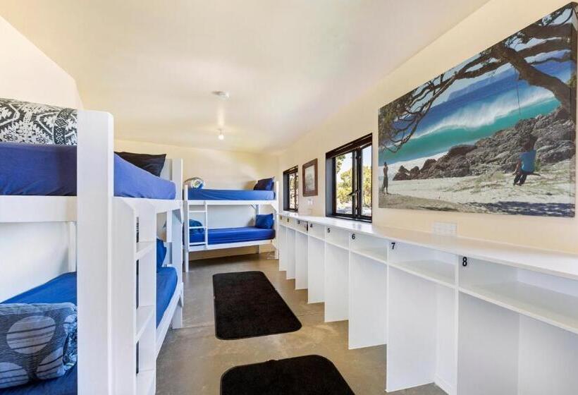 Отель Raglan Backpackers