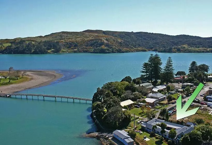 Hotel Raglan Backpackers