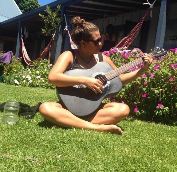 Отель Raglan Backpackers