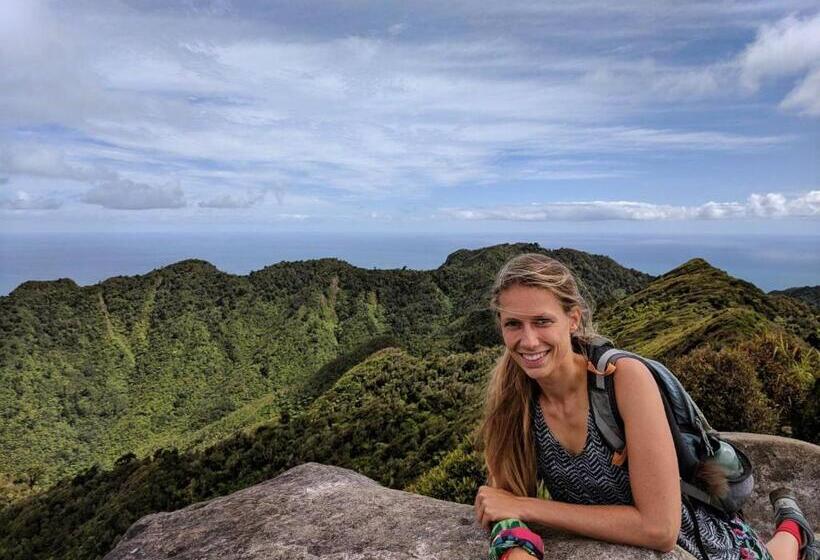 Отель Raglan Backpackers