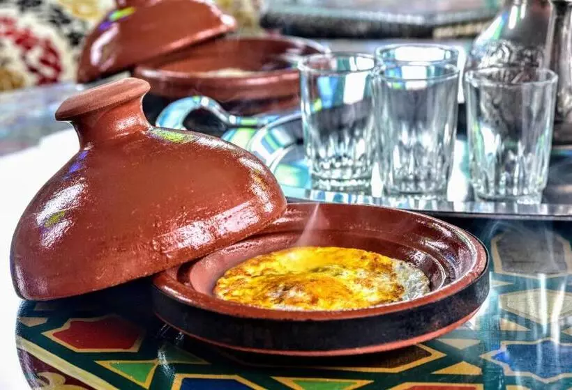هتل Riad Razoli Sidi Daoui