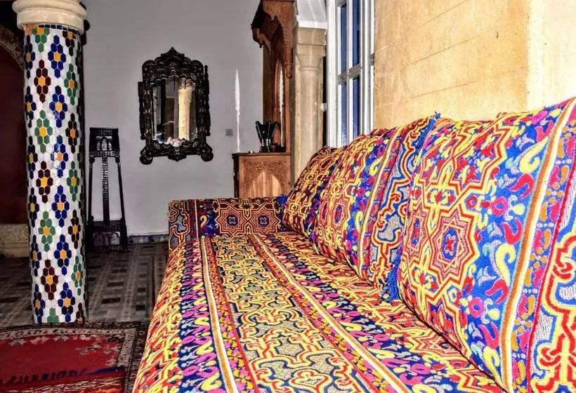 هتل Riad Razoli Sidi Daoui