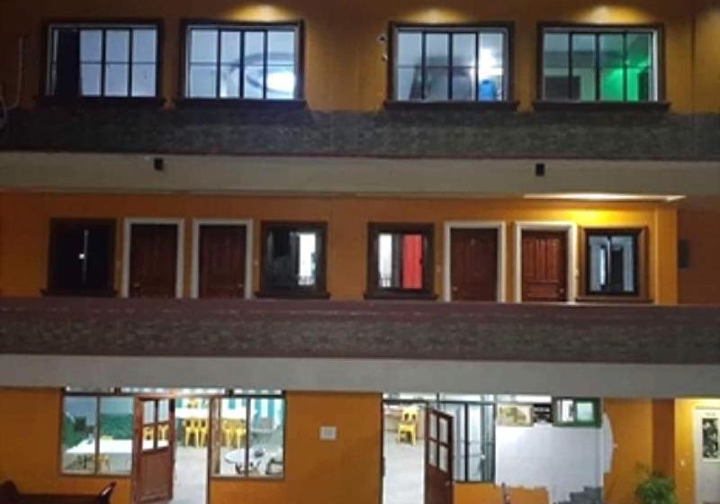 בית מלון כפרי Shalom Guest House And Resto Bar