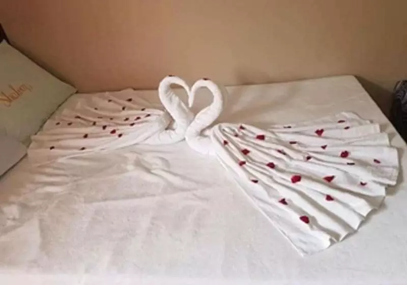 Hotelli Shalom Guest House And Resto Bar