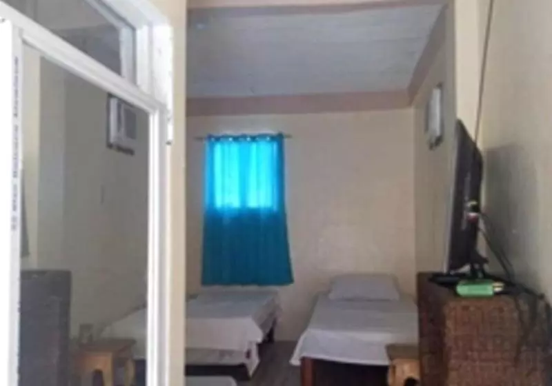 Hotelli Shalom Guest House And Resto Bar