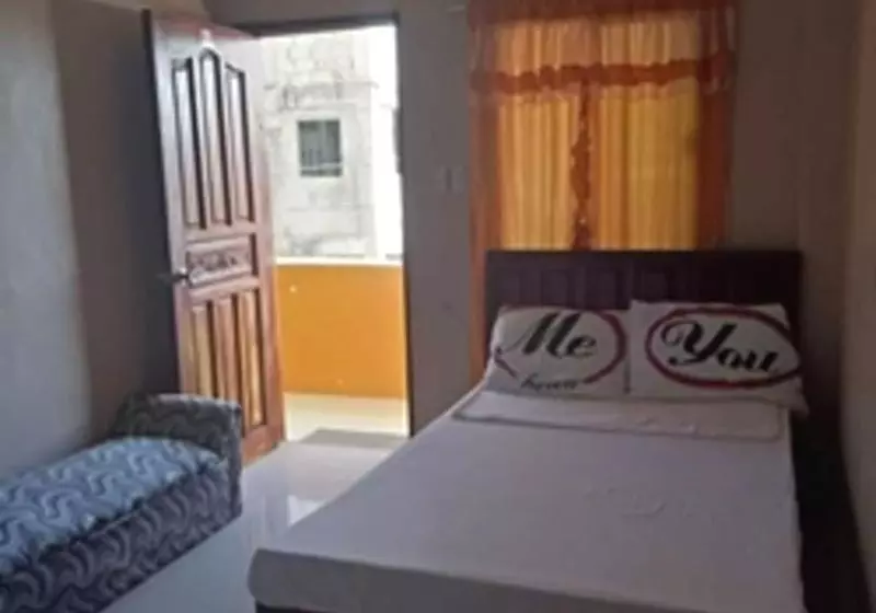 Hotelli Shalom Guest House And Resto Bar