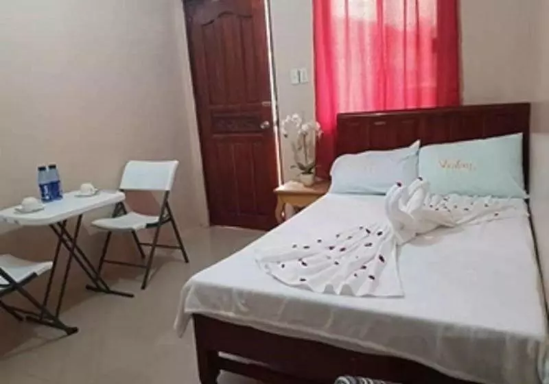 Hotelli Shalom Guest House And Resto Bar