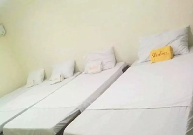 Hotelli Shalom Guest House And Resto Bar