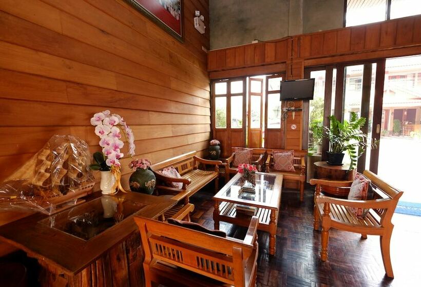 Отель The Good View Guesthouse