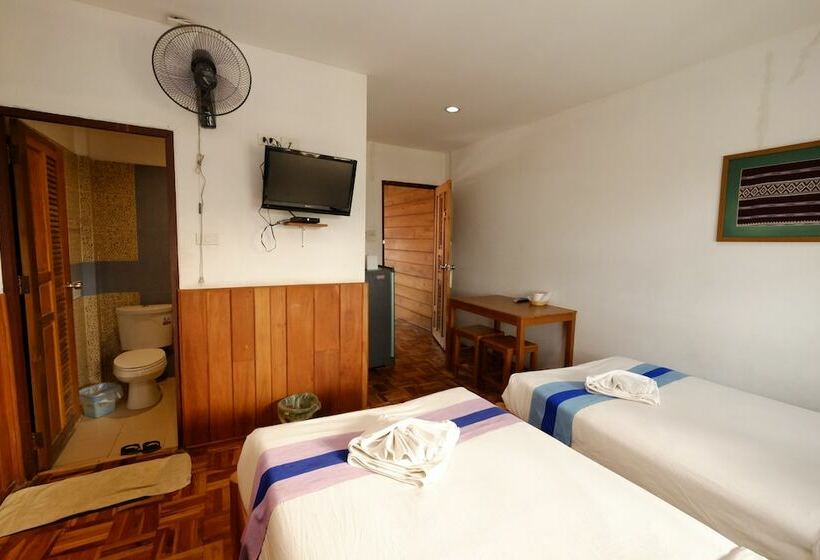 Отель The Good View Guesthouse