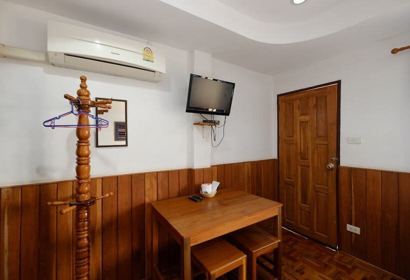 Отель The Good View Guesthouse