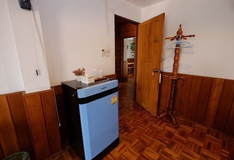 Отель The Good View Guesthouse