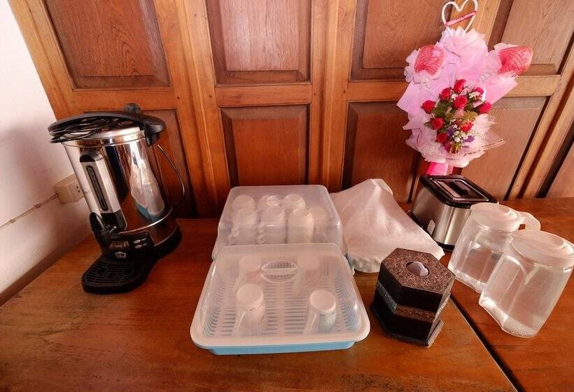 Отель The Good View Guesthouse