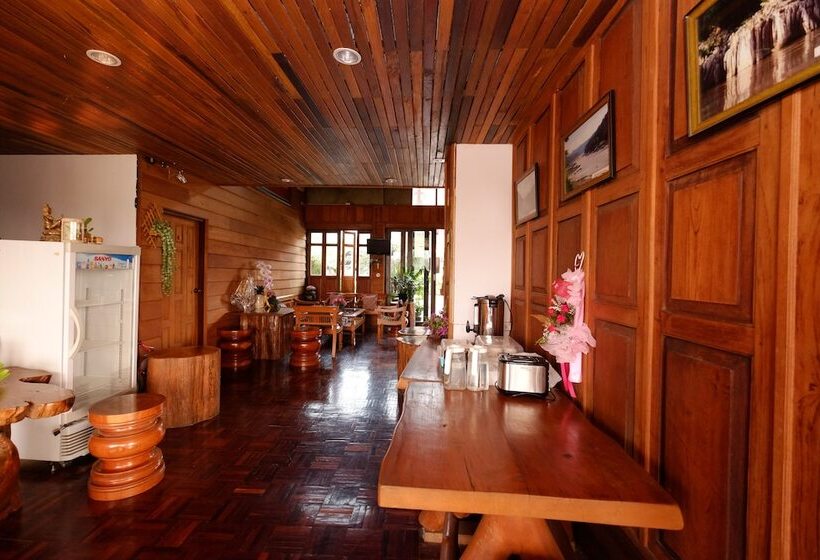 Отель The Good View Guesthouse