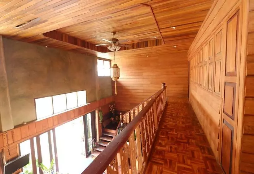 هتل The Good View Guesthouse
