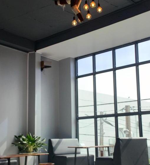 Hero Hostel & Billiards