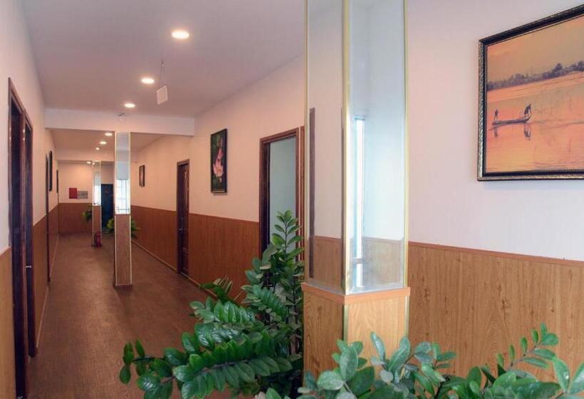 Hero Hostel & Billiards