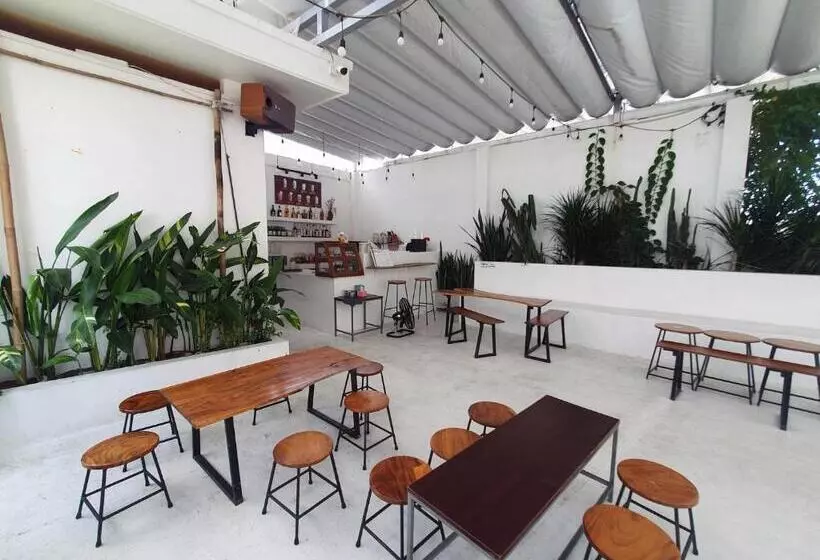 Hero Hostel & Billiards